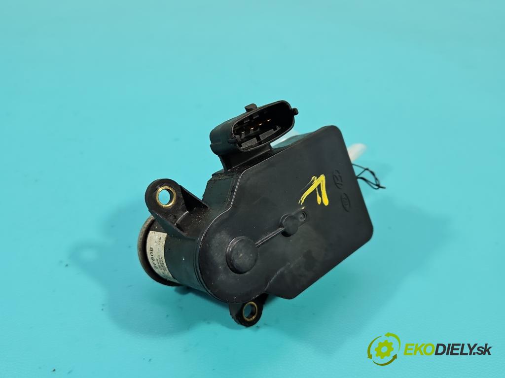 Kia Sorento III 2014-2020 2.0 crdi 185 HP automatic 136 kW 1999 cm3 5- Ovladač: klapky: kolektor 28381-2F600 (Motorček ostatné)