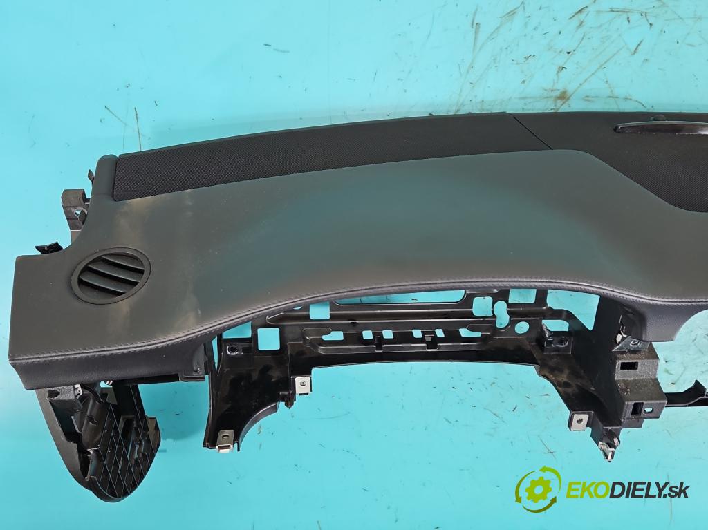 Mercedes CLS II C218 2010-2018 3.0 cdi (642853) 265KM automatic 195 kW 2987 cm3 4- kokpit,přistrojova deska