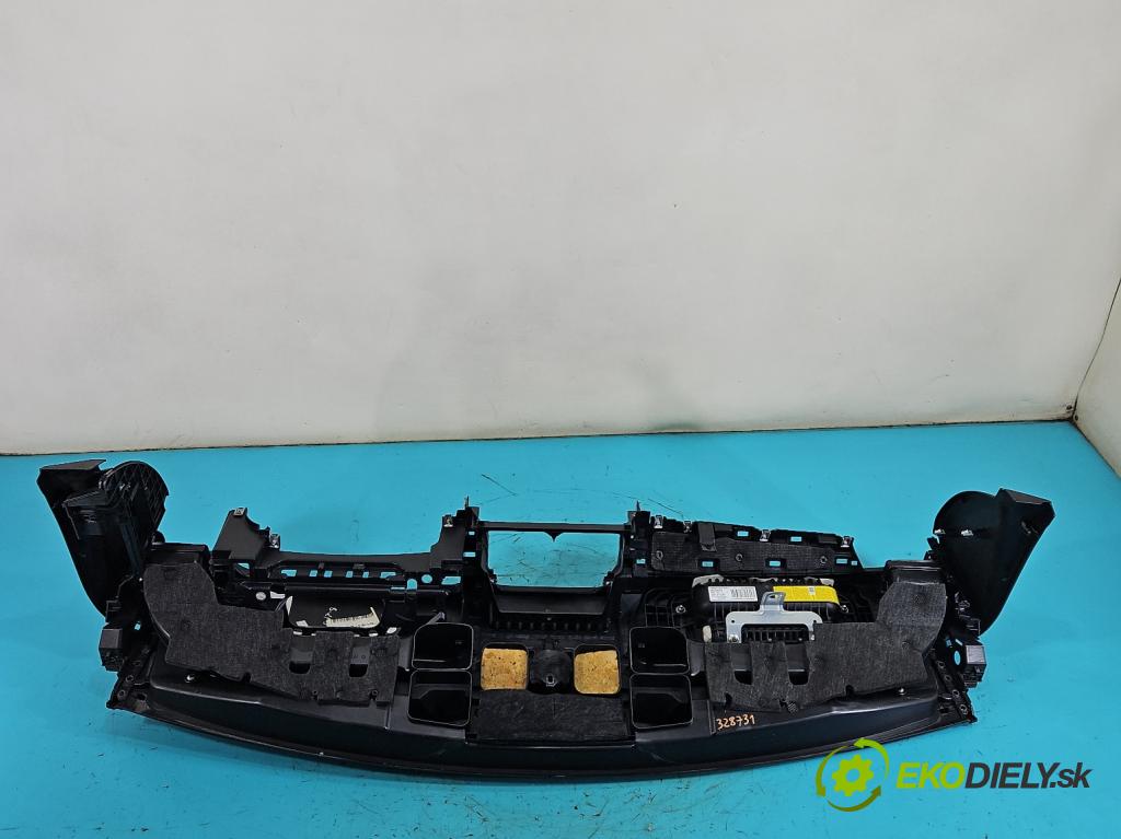 Mercedes CLS II C218 2010-2018 3.0 cdi (642853) 265KM automatic 195 kW 2987 cm3 4- kokpit,přistrojova deska