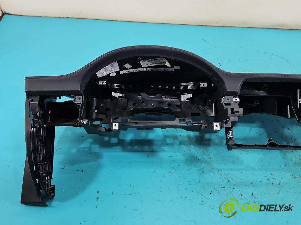 Mercedes CLS II C218 2010-2018 3.0 cdi (642853) 265KM automatic 195 kW 2987 cm3 4- kokpit,přistrojova deska