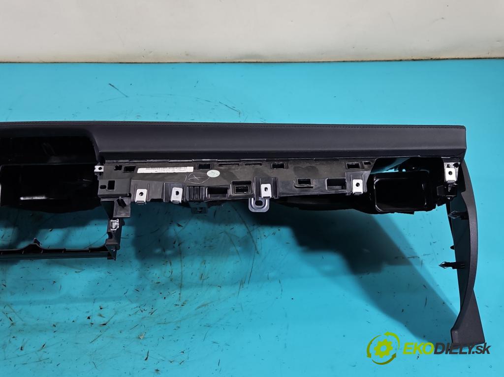 Mercedes CLS II C218 2010-2018 3.0 cdi (642853) 265KM automatic 195 kW 2987 cm3 4- kokpit,přistrojova deska