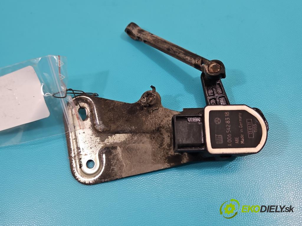 Mercedes CLS II C218 2010-2018 3.0 cdi (642853) 265KM automatic 195 kW 2987 cm3 4- snímač nastavenia xenon A0065428318 (Snímač)