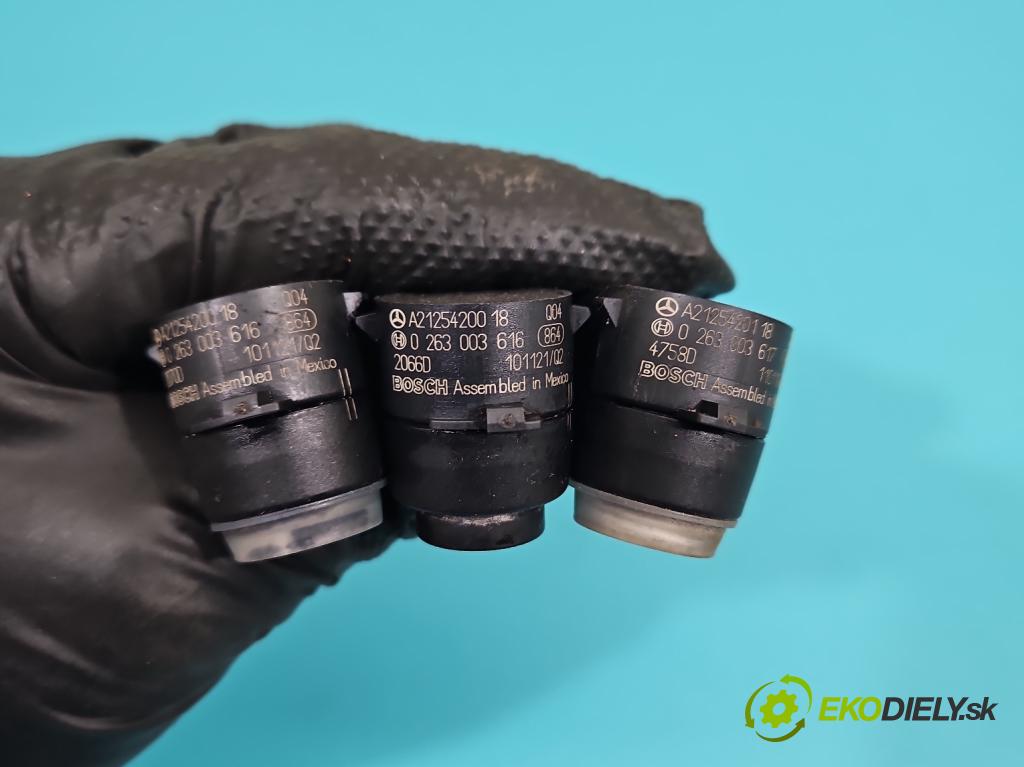 Mercedes CLS II C218 2010-2018 3.0 cdi (642853) 265KM automatic 195 kW 2987 cm3 4- snímač parkování A2125420018