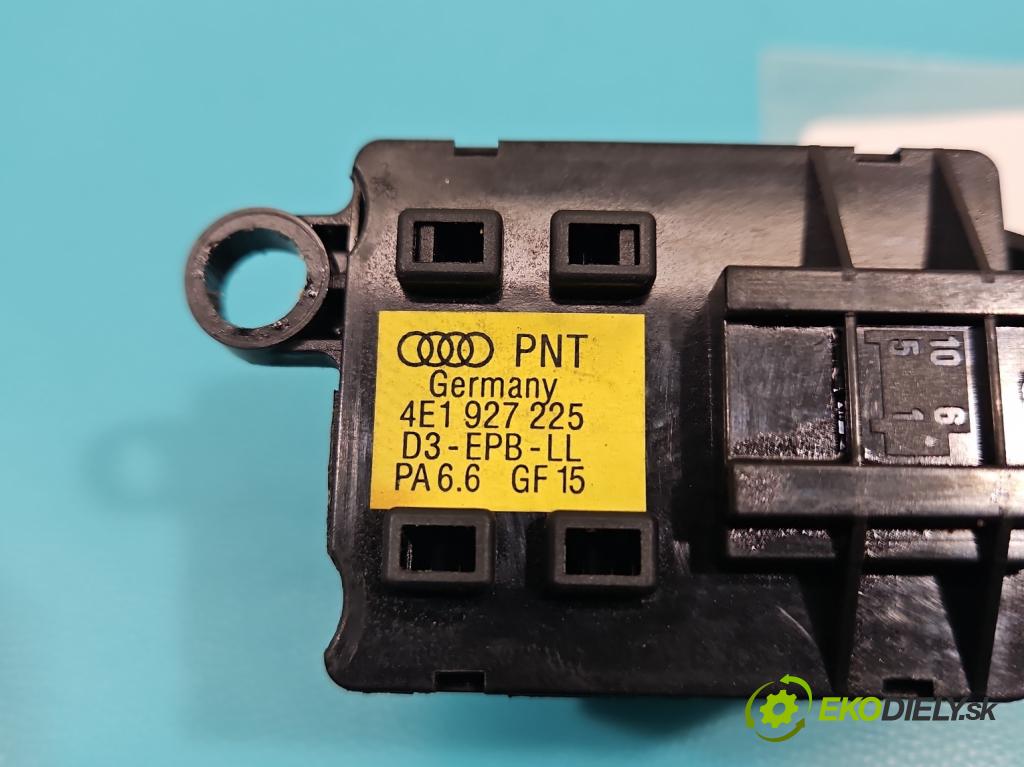 Audi A8 D3 2002-2009 3.0 tdi 232KM automatic 171 kW 2967 cm3 4- prepínač brzda: ručný 4E1927225 (Prepínacie páčky pod volantom)