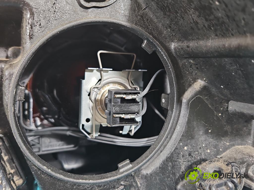 Opel Astra V  2015-2022 1.5 cdti 105 hp manual 77 kW 1496 cm3 5- světlo pravý 39158006 (Pravé přední světlo)