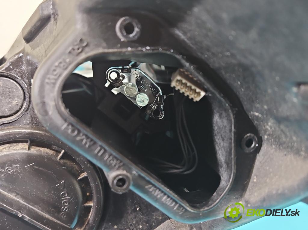 Opel Astra V  2015-2022 1.5 cdti 105 hp manual 77 kW 1496 cm3 5- světlo pravý 39158006 (Pravé přední světlo)