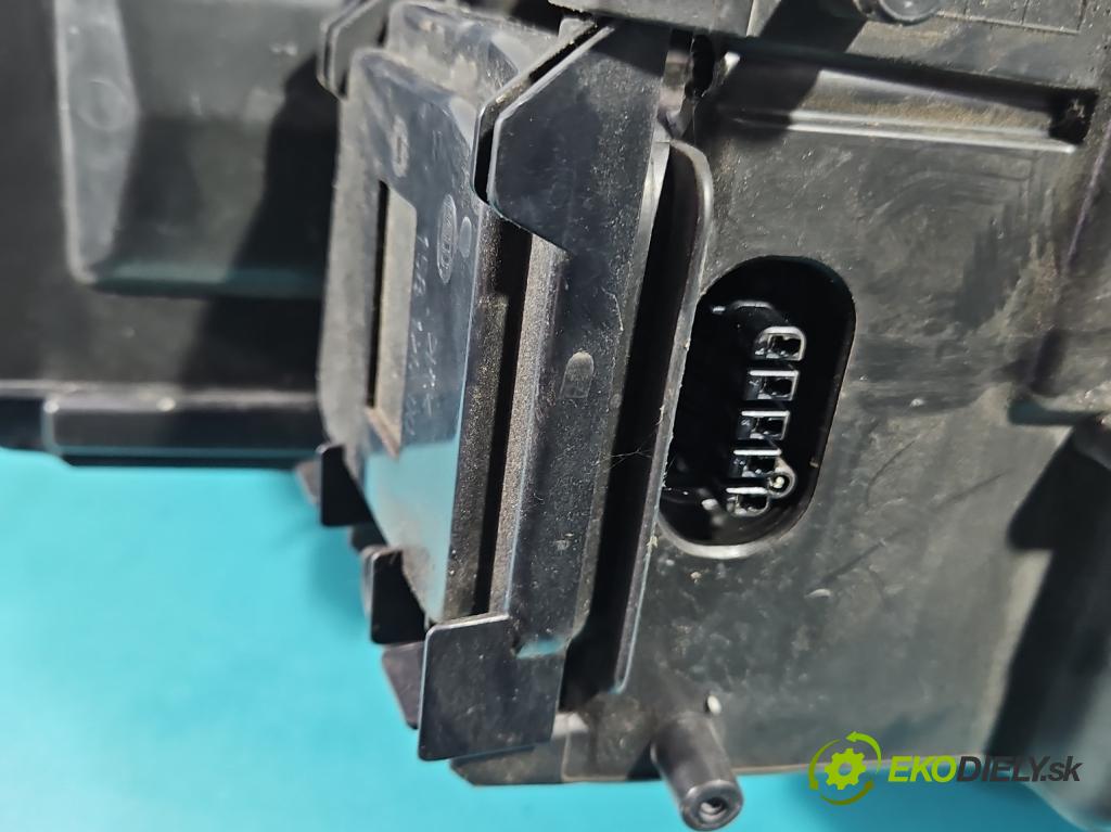 Audi A8 D3 2002-2009 3.0 tdi 232KM automatic 171 kW 2967 cm3 4- světlo pravý  (Pravé přední světlo)