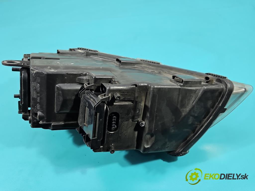 Audi A8 D3 2002-2009 3.0 tdi 232KM automatic 171 kW 2967 cm3 4- světlo pravý  (Pravé přední světlo)