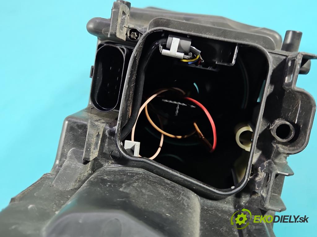 Audi A8 D3 2002-2009 3.0 tdi 232KM automatic 171 kW 2967 cm3 4- světlo pravý  (Pravé přední světlo)