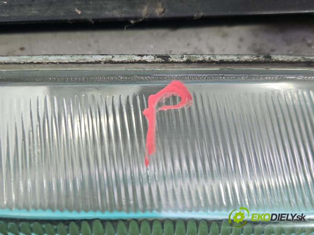 Vw Transporter T4 1990-2003 2.4 77 HP manual 57 kW 2370 cm3 5- Reflektor: pravý  (Svetlo predné pravé)