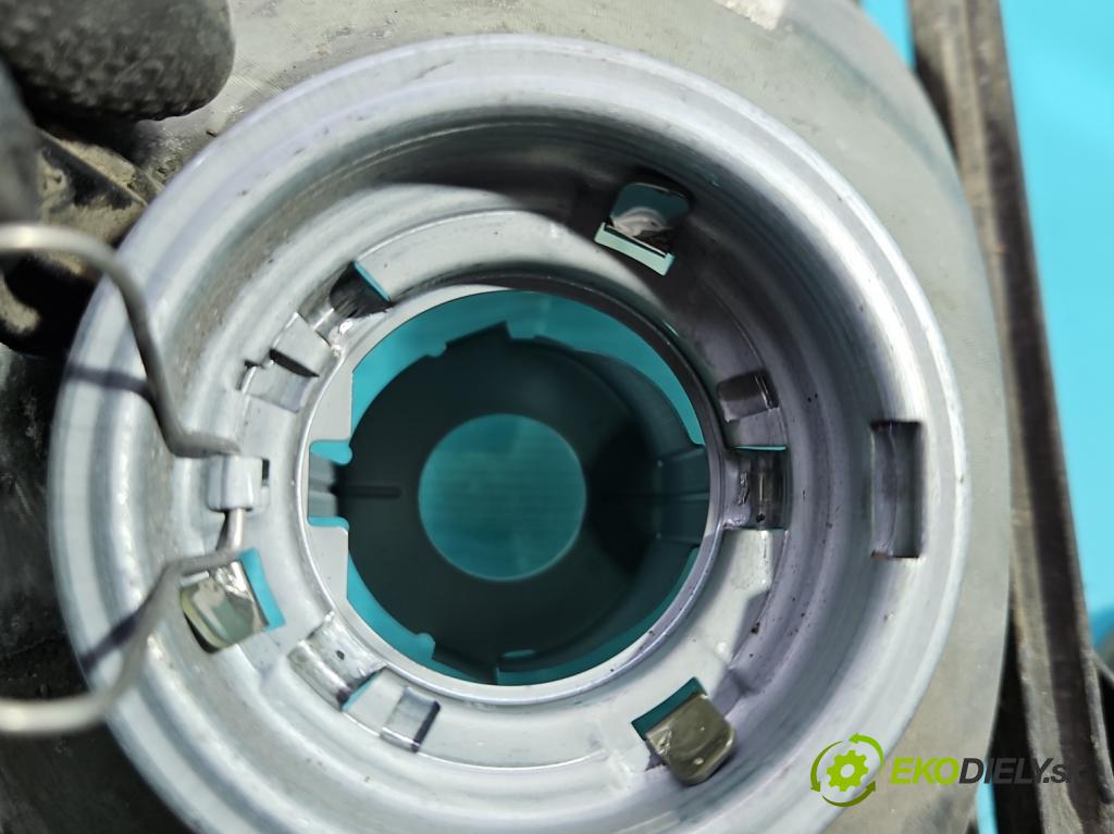 Vw Transporter T4 1990-2003 2.4 77 HP manual 57 kW 2370 cm3 5- Reflektor: pravý  (Svetlo predné pravé)