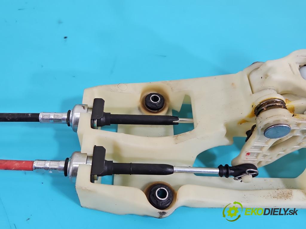 Kia Sportage II 2004-2010 2.0 16V 141 HP manual 104 kW 1975 cm3 5- Páka: Změny: stupeň,rýchlosť  (Rýchlostná páka (kulisa))