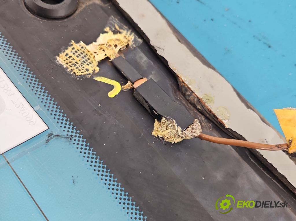 Opel Corsa C 2000-2006 1.0 12V 58 hp manual 43 kW 973 cm3 3- sklo zadní  (Zadní sklo)