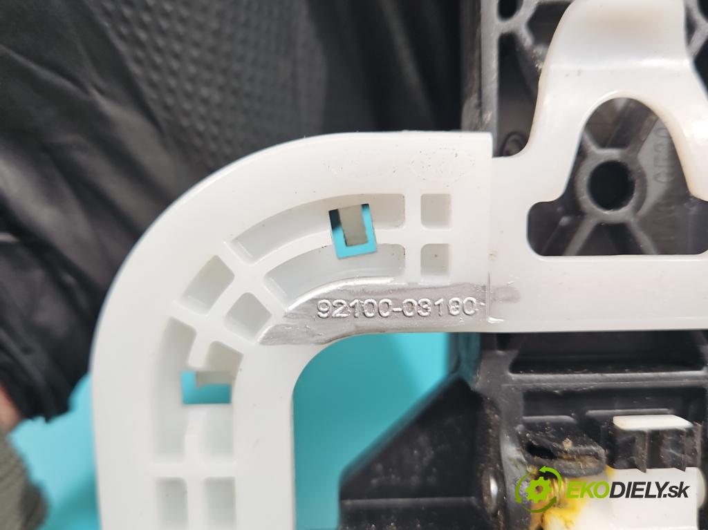 Hyundai Tucson III 2015-2020 1.6 GDI 132  HP manual 97 kW 1591 cm3 5- rukoväť predné ľavé mimo: 92100-03100 (Kľučka dverí vonkajšia predná ľavá)