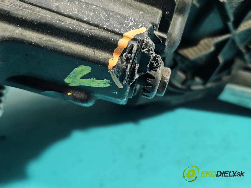 Hyundai Tucson III 2015-2020 1.6 GDI 132 hp manual 97 kW 1591 cm3 5- světlo pravý 92102-D7 (Pravé přední světlo)