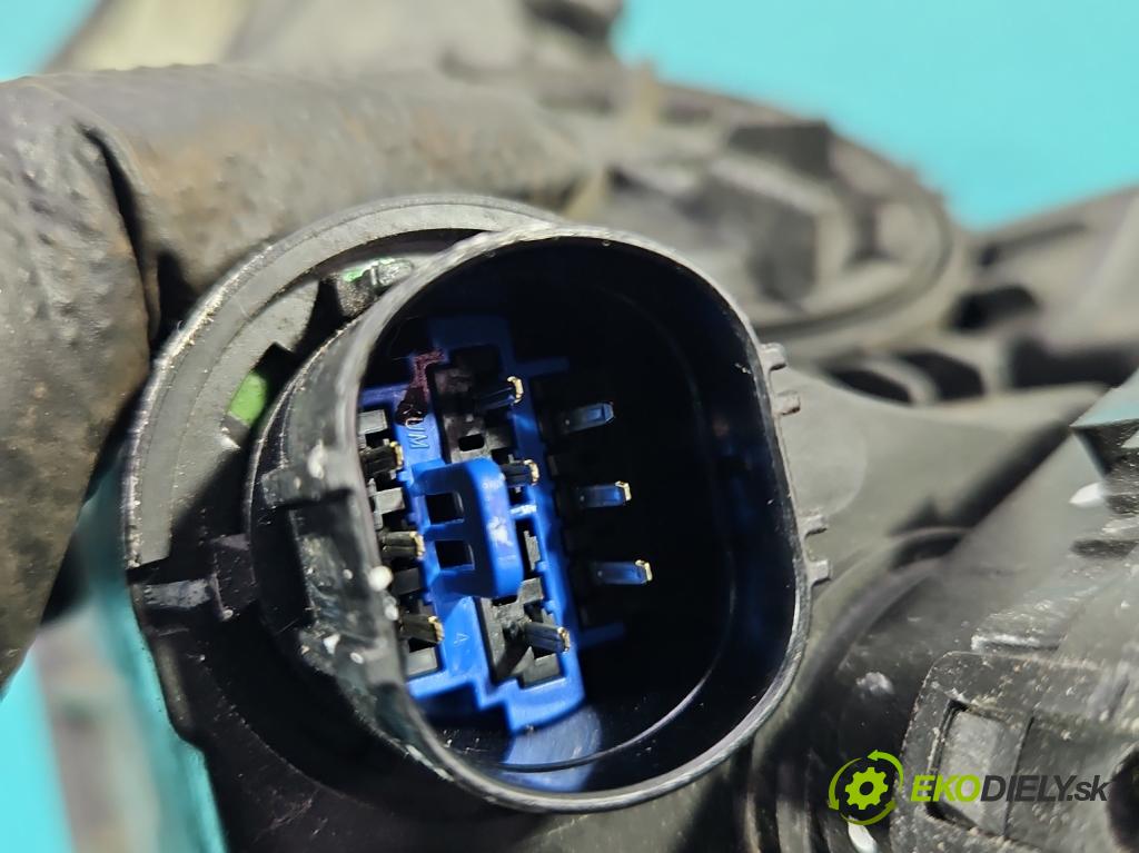 Hyundai Tucson III 2015-2020 1.6 GDI 132 hp manual 97 kW 1591 cm3 5- světlo pravý 92102-D7 (Pravé přední světlo)