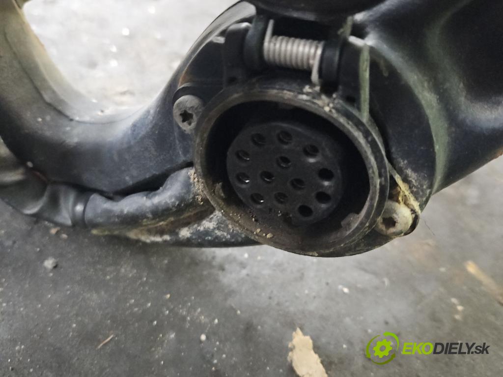 Audi A6 C7 2011-2018 3.0 tdi 204 hp automatic 150 kW 2967 cm3 4- oko tažné 4G0800491Q (Tažné zařízení)