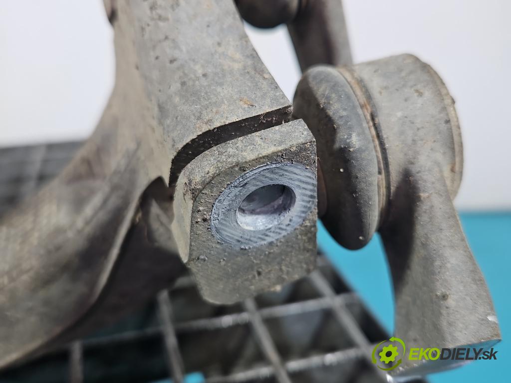 Audi A6 C7 2011-2018 3.0 tdi 204 HP automatic 150 kW 2967 cm3 4- náboj ľavé  (Náboj kolesa)