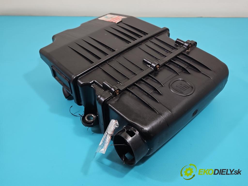 Fiat Punto Grande 1.4 8V 77 HP manual 57 kW 1368 cm3 5- obal filtra vzduchu 51773400 (Obal vzduchového filtra)