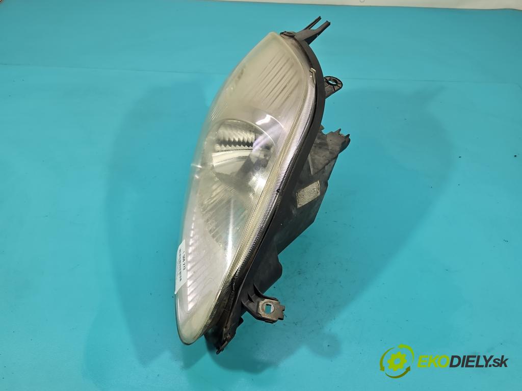 Fiat Punto Grande 1.4 8V 77 HP manual 57 kW 1368 cm3 5- Reflektor: pravý 89101388 (Svetlo predné pravé)