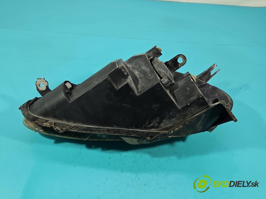 Fiat Punto Grande 1.4 8V 77 HP manual 57 kW 1368 cm3 5- Reflektor: pravý 89101388 (Svetlo predné pravé)