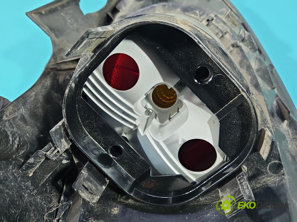 Fiat Bravo II 2007-2014 1.9 jtd 120 HP manual 88 kW 1910 cm3 5- svetlo / reflektor zadné pravé  (Kľučka dverí ostatné)