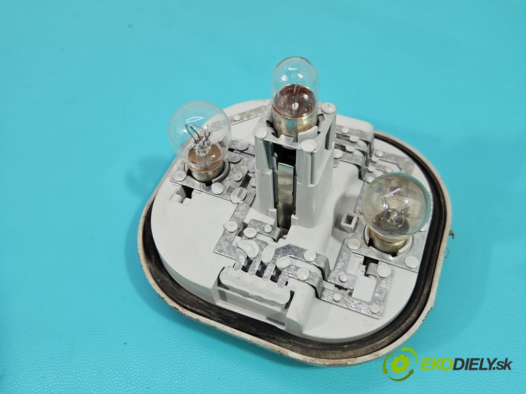 Fiat Bravo II 2007-2014 1.9 jtd 120 HP manual 88 kW 1910 cm3 5- svetlo / reflektor zadné pravé  (Kľučka dverí ostatné)