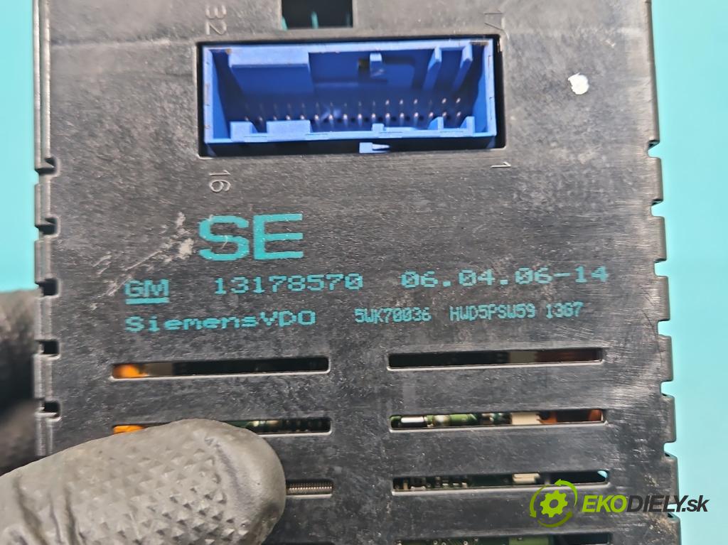 Opel Astra III 2004-2014 1.8 16V 125 HP manual 92 kW 1796 cm3 3- Zobrazit: 13178570 (Prístrojová doska)