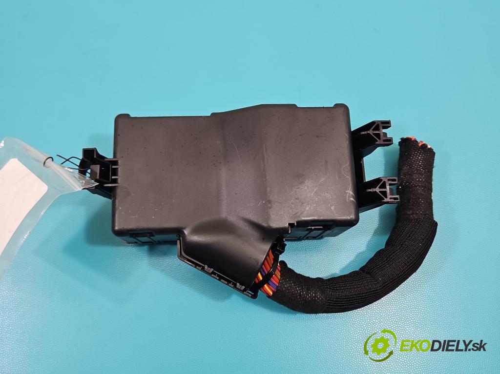 Opel Astra V  2015-2022 1.5 cdti 105 hp manual 77 kW 1496 cm3 5- skříňka pojistková 15533696-01 (Pojistková skříňka)