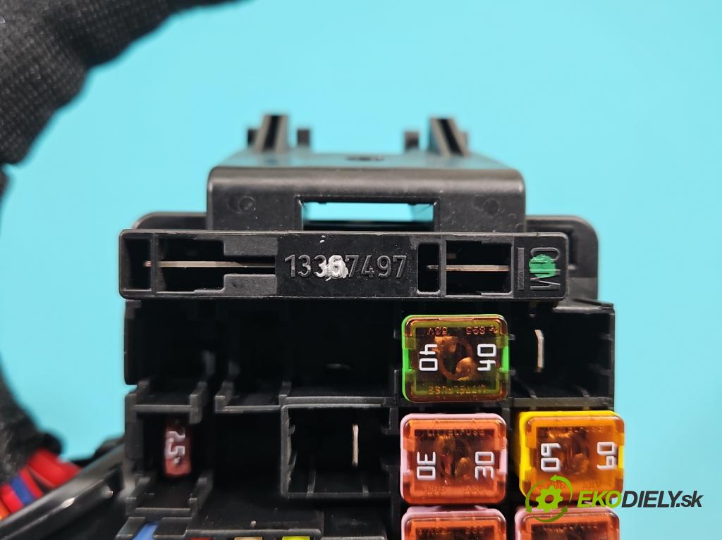 Opel Astra V  2015-2022 1.5 cdti 105 hp manual 77 kW 1496 cm3 5- skříňka pojistková 15533696-01 (Pojistková skříňka)