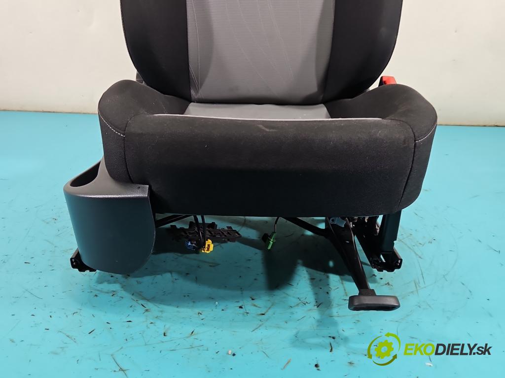 Seat Ibiza IV 6J 2008-2017 1.6 tdi 105 hp manual 77 kW 1598 cm3 5- Sedadlo pravý  (Sedadlo)