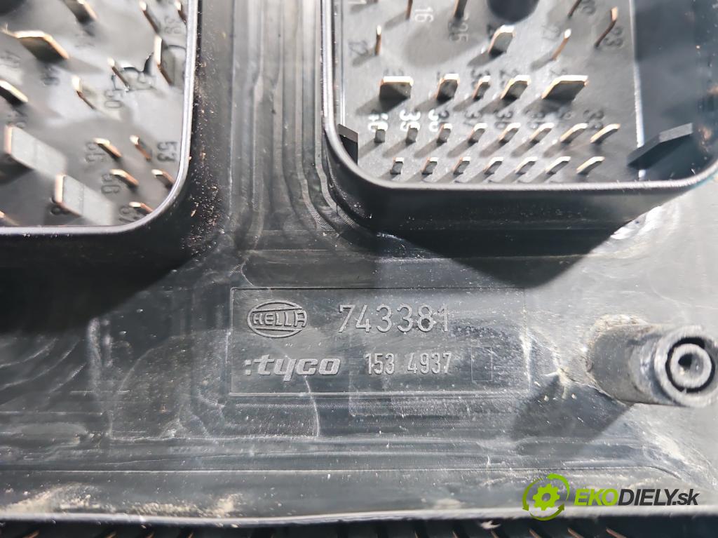 Opel Zafira B 2005-2014 1.9 cdti 120 hp manual 88 kW 1910 cm3 5- skříňka pojistková 13206754 (Pojistková skříňka)