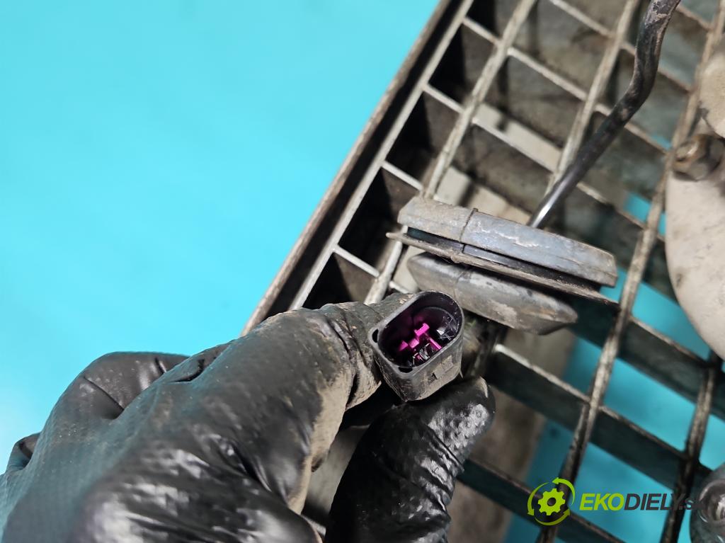 Audi A8 D3 2002-2009 3.0 tdi 232KM automatic 171 kW 2967 cm3 4- tlumič přední levý 151400-02374 (Klika dveří ostatní)