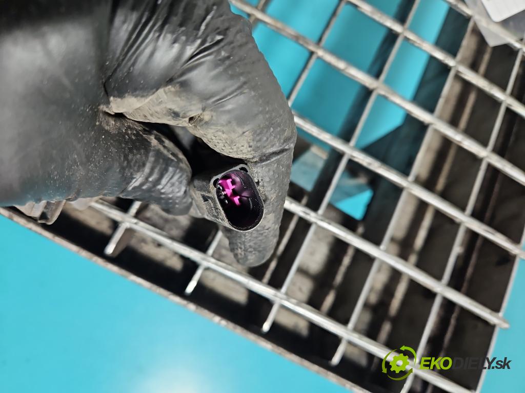 Audi A8 D3 2002-2009 3.0 tdi 232KM automatic 171 kW 2967 cm3 4- tlumič přední pravý 4E0616040AF (Klika dveří ostatní)