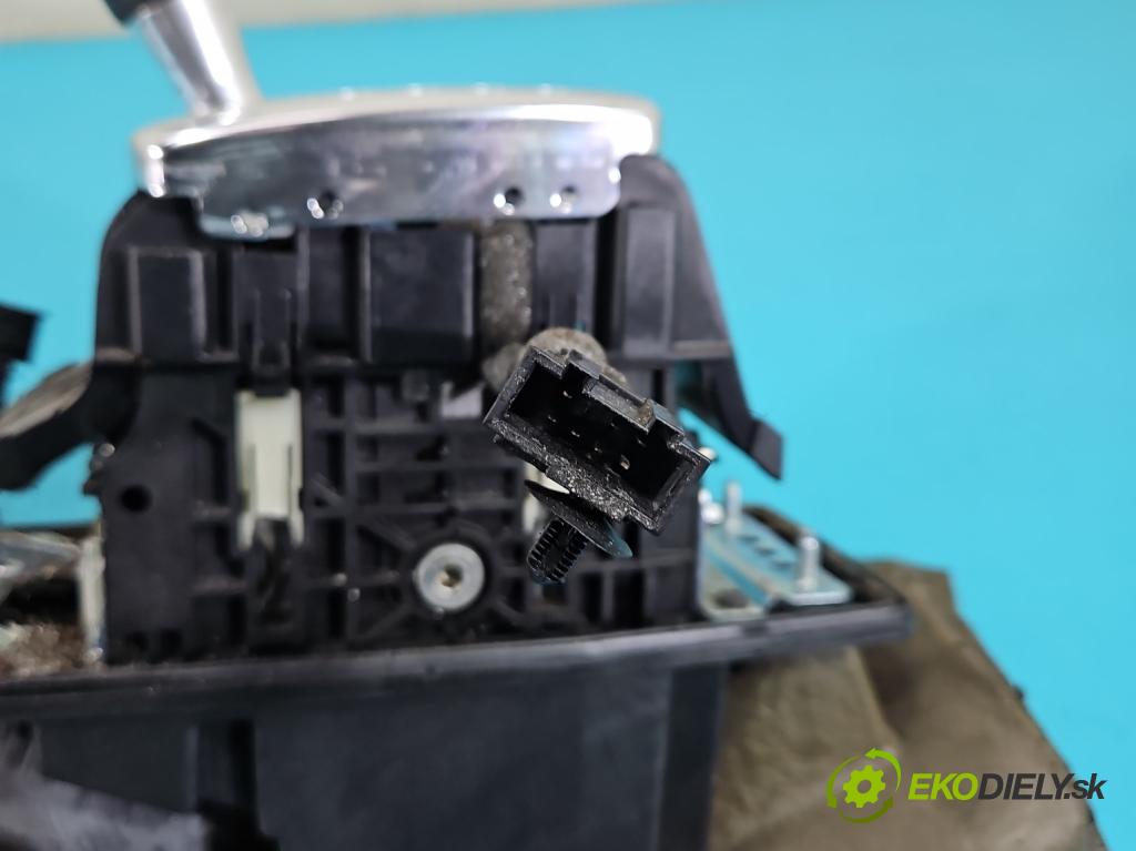 Audi A8 D3 2002-2009 3.0 tdi 232KM automatic 171 kW 2967 cm3 4- Páka: Změny: stupeň,rýchlosť 4E1713111B (Rýchlostná páka (kulisa))