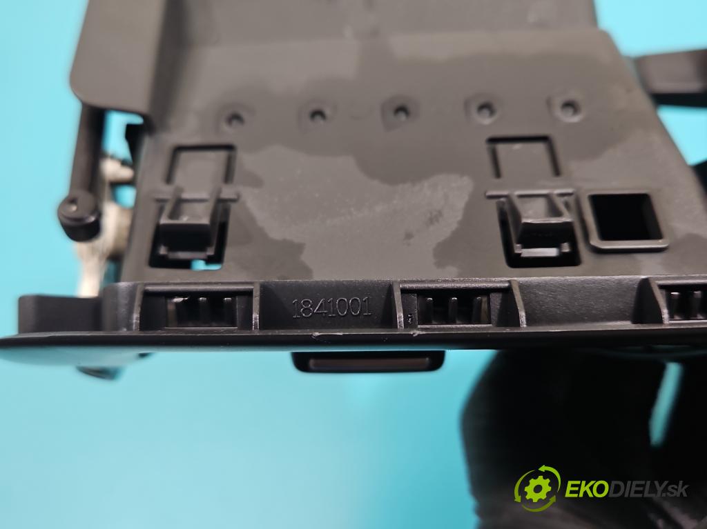 Renault Megane III 2008-2016 1.5 dci 110 HP manual 81 kW 1461 cm3 5- Mřížka: kúrenia stredová  (Mriežka kúrenia (fukár))