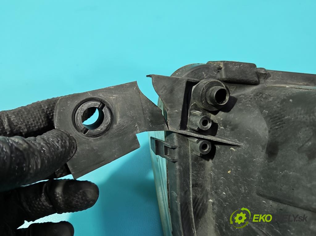 Skoda Fabia I 1999-2007 1.4 16V 75 HP manual 55 kW 1390 cm3 5- Reflektor: ľavý  (Kľučka dverí ostatné)