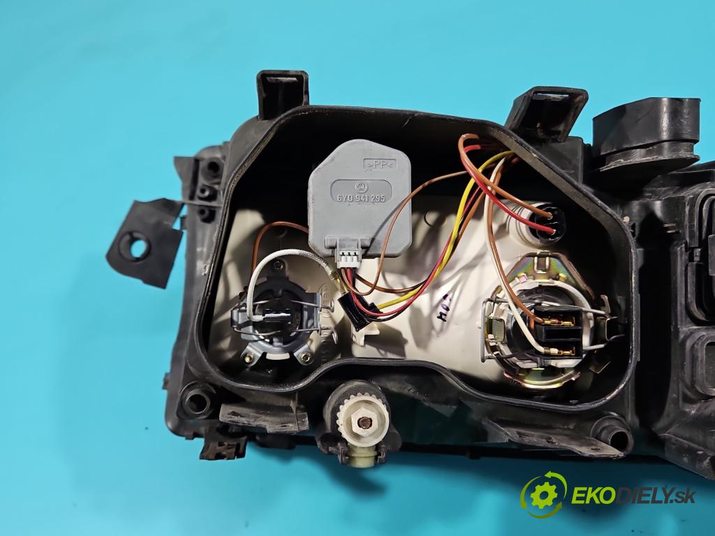 Skoda Fabia I 1999-2007 1.4 16V 75 HP manual 55 kW 1390 cm3 5- Reflektor: ľavý  (Kľučka dverí ostatné)