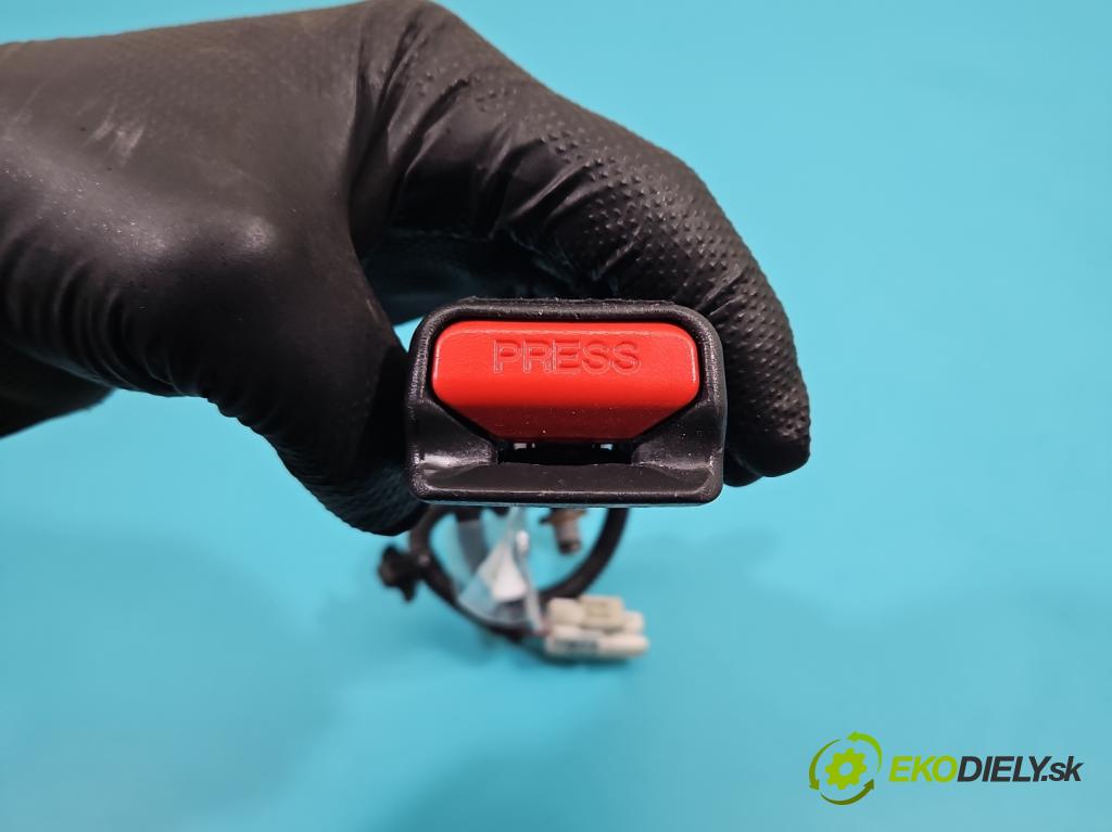 Hyundai Tucson III 2015-2020 1.6 GDI 132  HP manual 97 kW 1591 cm3 5- pas bezpečnosť: predné pravý 88830-D7000