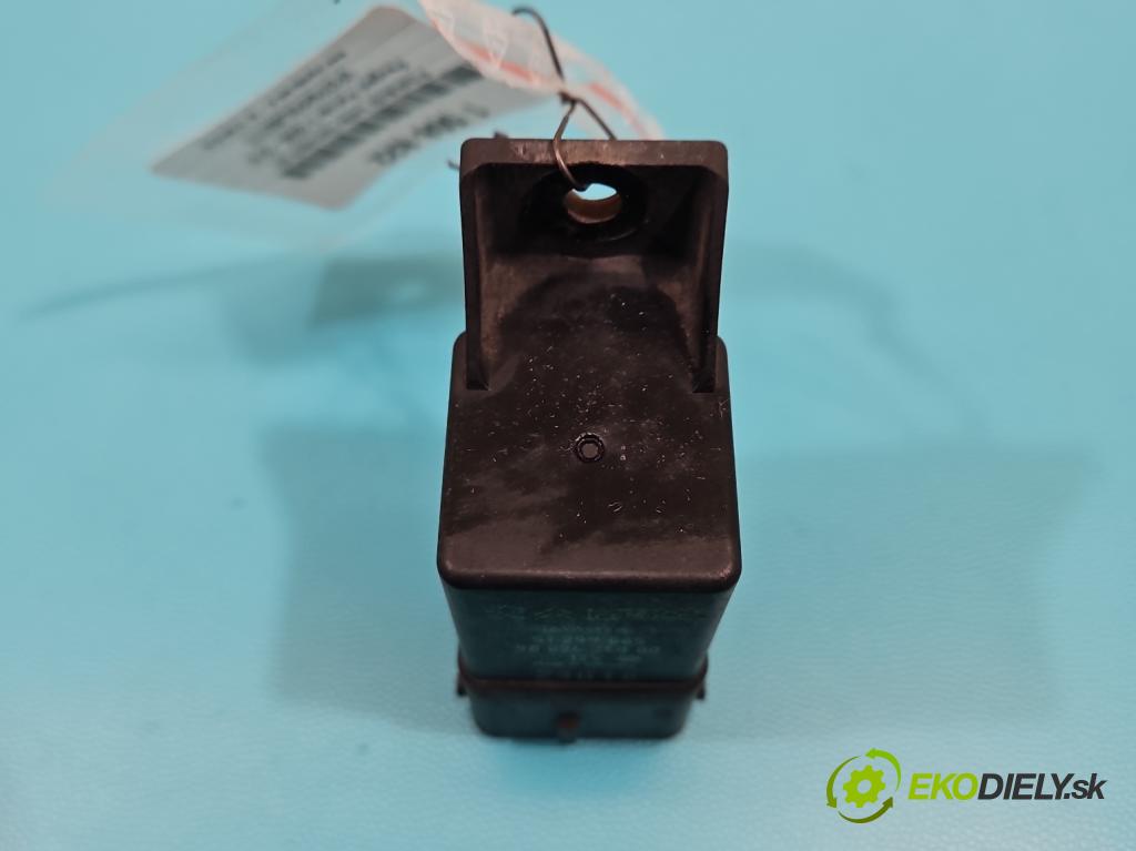 Peugeot Partner II 2008-2018 1.6 hdi 90 HP manual 66 kW 1560 cm3 5- Relé: svíčky: zařicích: 9802424080 (Relé)