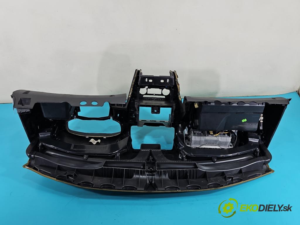 Skoda Octavia II 2004-2013 1.9 tdi 105 hp manual 77 kW 1896 cm3 5- kokpit,přistrojova deska