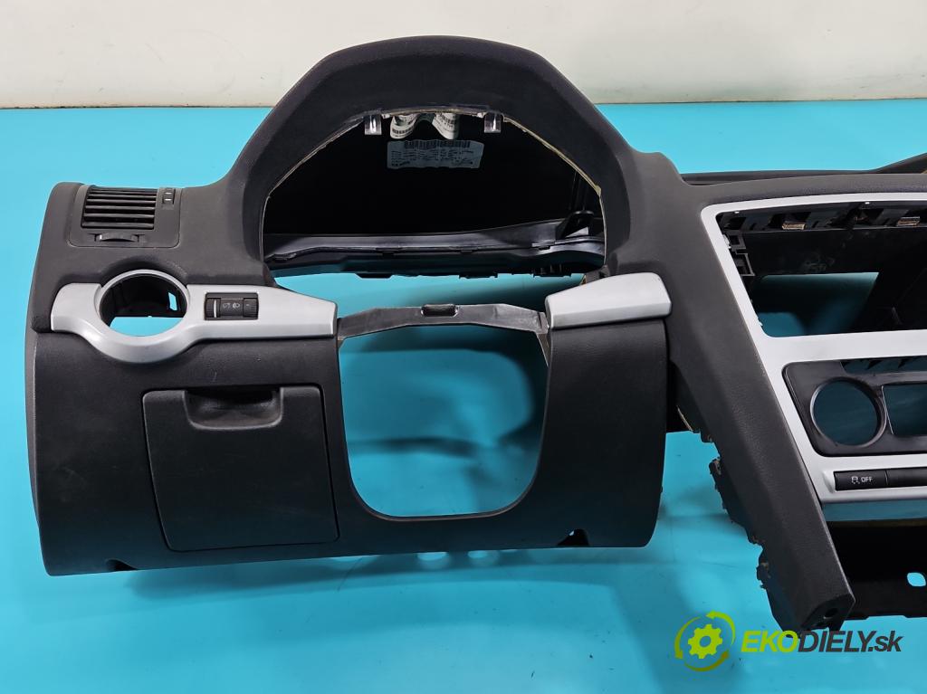 Skoda Octavia II 2004-2013 1.9 tdi 105 hp manual 77 kW 1896 cm3 5- kokpit,přistrojova deska