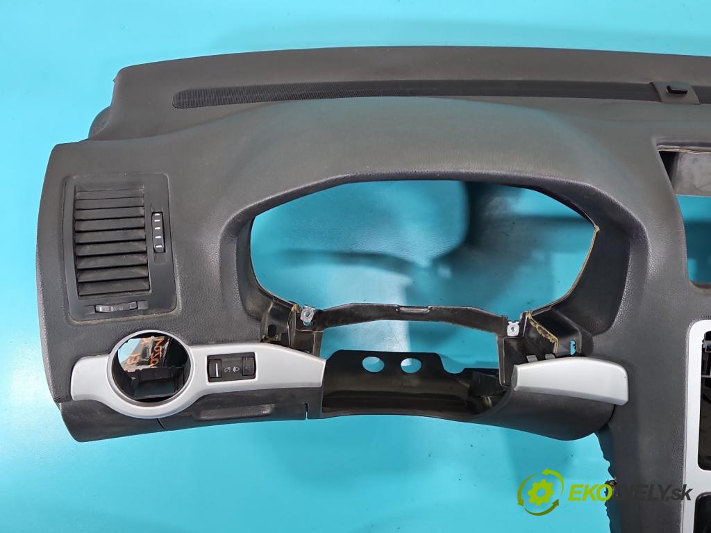 Skoda Octavia II 2004-2013 1.9 tdi 105 hp manual 77 kW 1896 cm3 5- kokpit,přistrojova deska