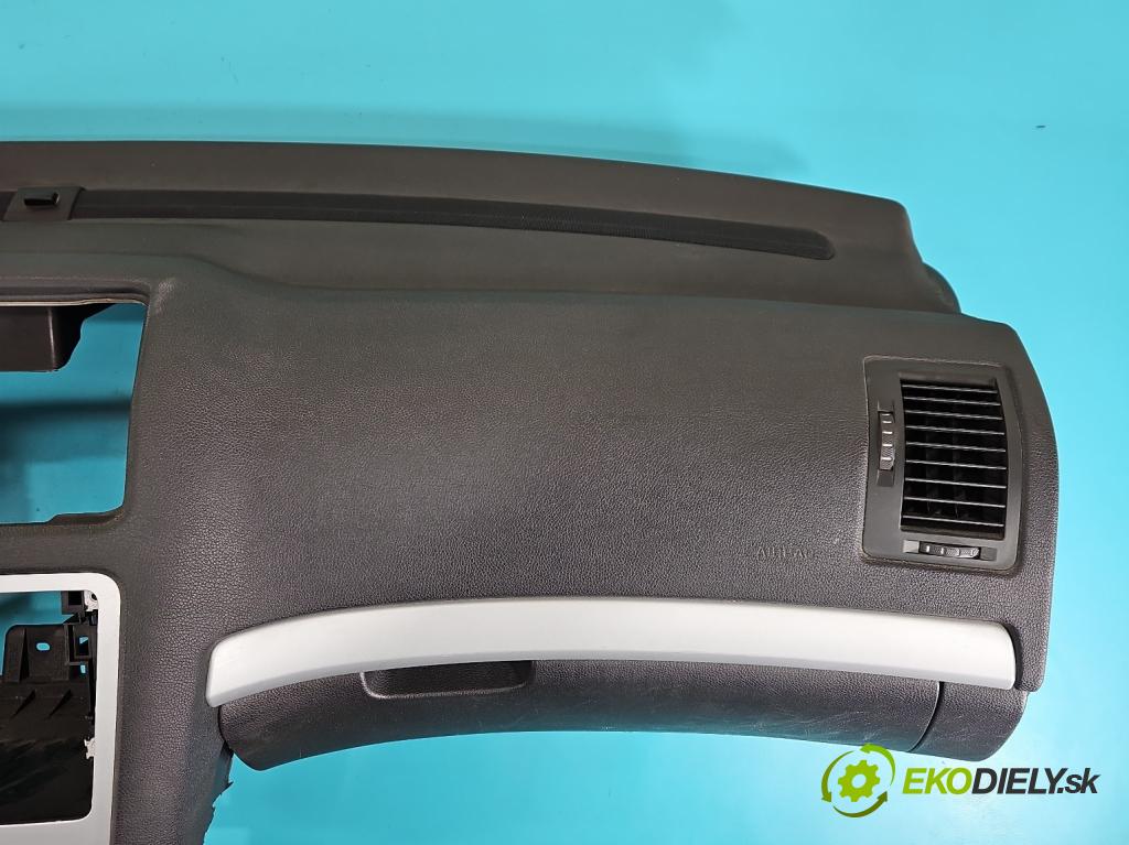 Skoda Octavia II 2004-2013 1.9 tdi 105 hp manual 77 kW 1896 cm3 5- kokpit,přistrojova deska