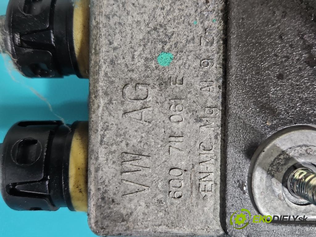 Seat Ibiza IV 6J 2008-2017 1.6 tdi 105 HP manual 77 kW 1598 cm3 5- Páka: Změny: stupeň,rýchlosť 6Q0711061E (Rýchlostná páka (kulisa))