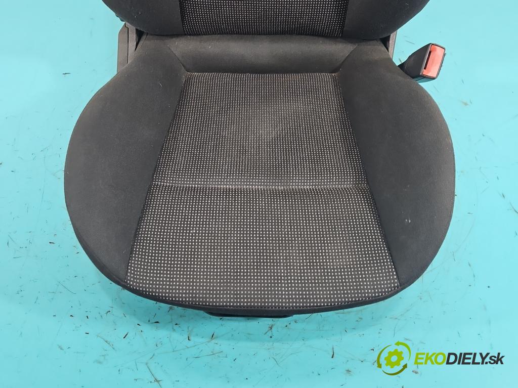 Opel Astra III 2004-2014 1.8 16V 125 HP manual 92 kW 1796 cm3 3- Sedačka pravý  (Sedadlo)