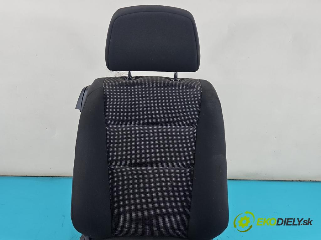 Opel Astra III 2004-2014 1.8 16V 125 HP manual 92 kW 1796 cm3 3- Sedačka pravý  (Sedadlo)