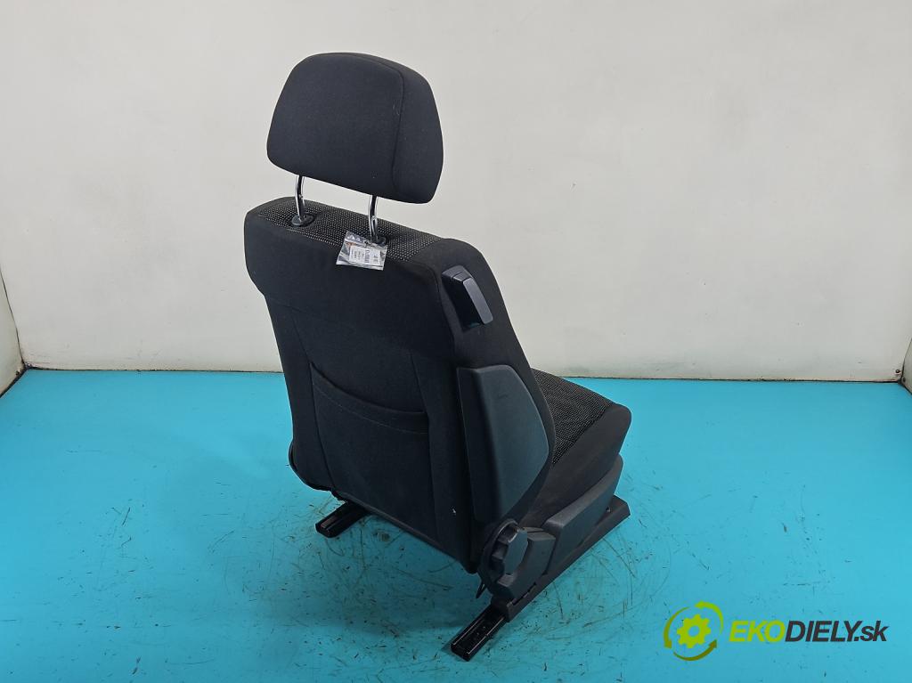 Opel Astra III 2004-2014 1.8 16V 125 HP manual 92 kW 1796 cm3 3- Sedačka pravý  (Sedadlo)