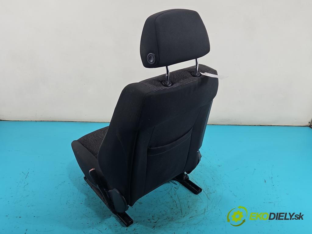 Opel Astra III 2004-2014 1.8 16V 125 HP manual 92 kW 1796 cm3 3- Sedačka pravý  (Sedadlo)