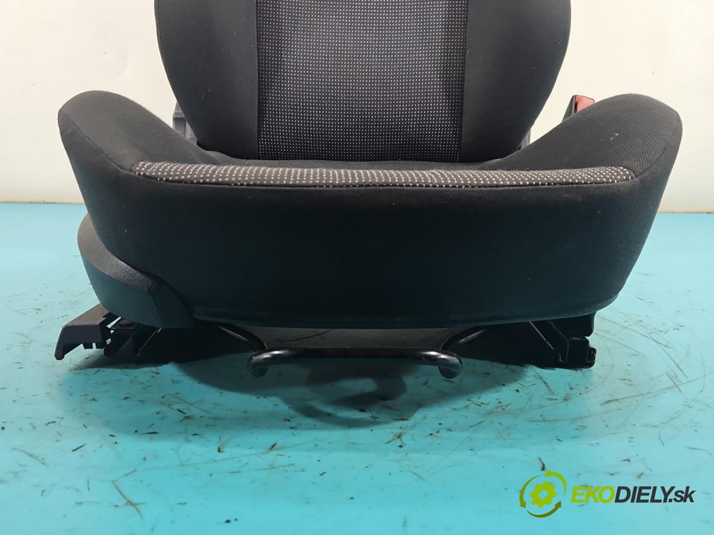 Opel Astra III 2004-2014 1.8 16V 125 HP manual 92 kW 1796 cm3 3- Sedačka pravý  (Sedadlo)